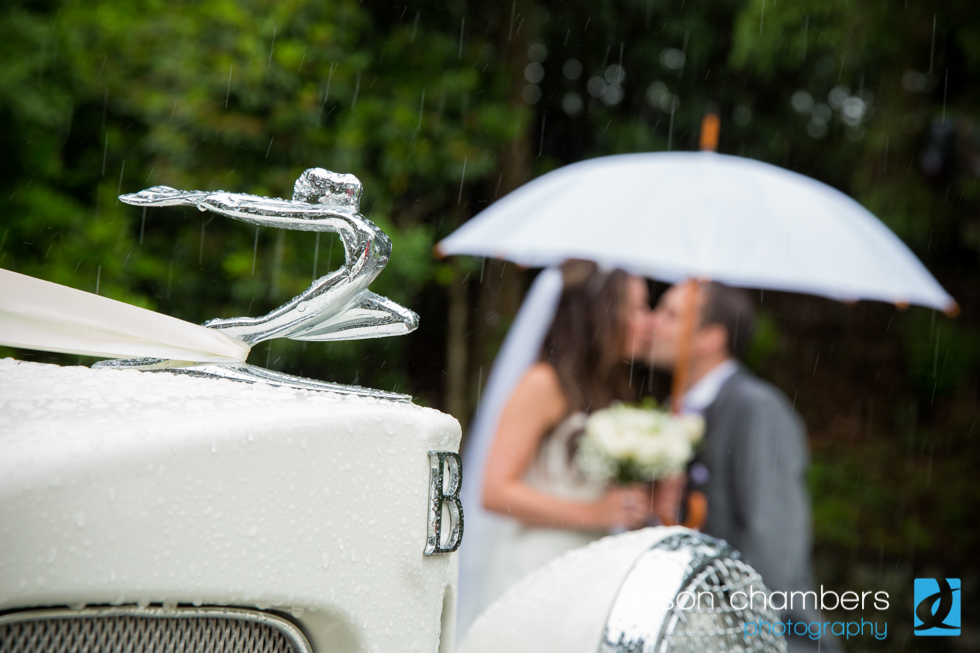Merewood Hotel - Bride and groom in the rain Merewood Hotel - Bride and groom in the rain