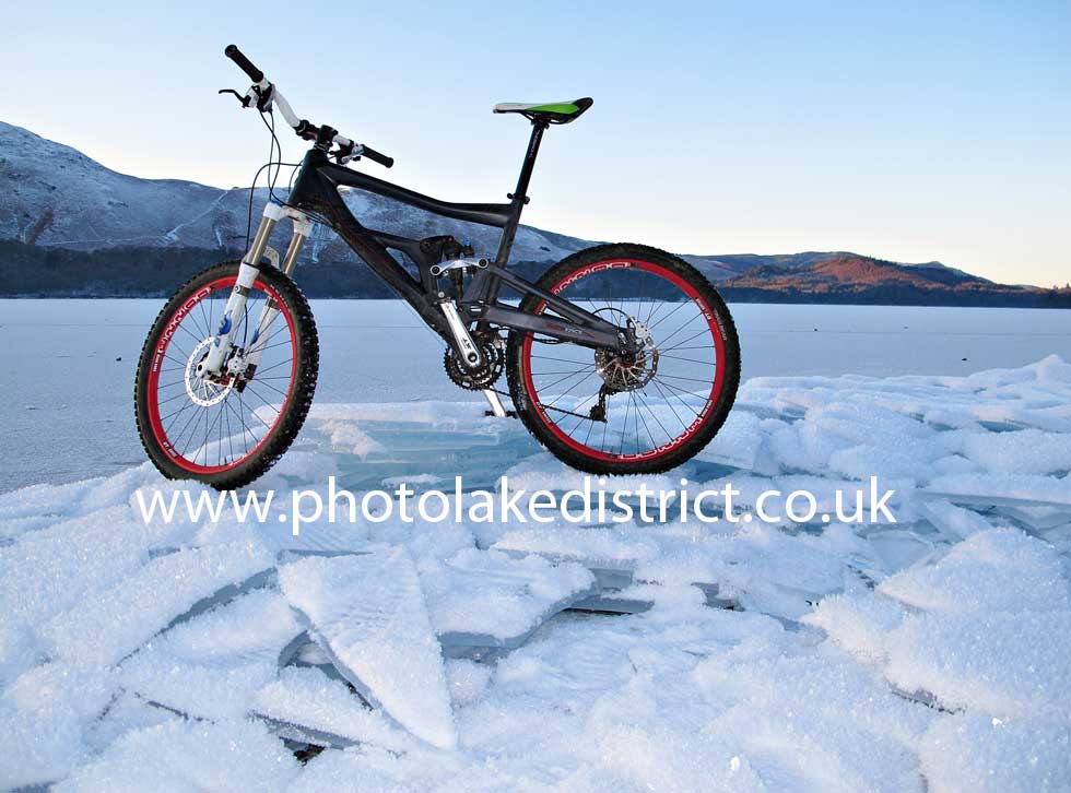 keswick-winter-frozen-derwent-water