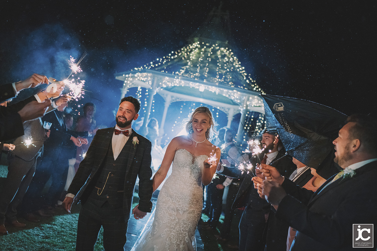 wedding-sparklers-at-the-inn-on-the-lake wedding sparklers